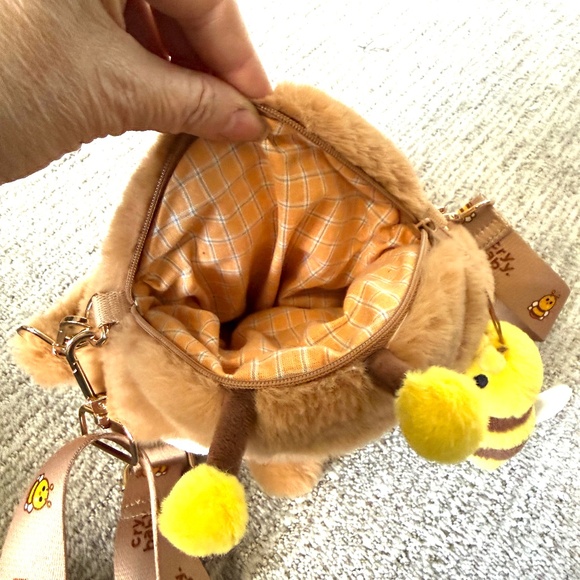 NWOTCrybaby Crying Again series Big Head bag - I’ll bring you flower Bee POPMart - Picture 12 of 15